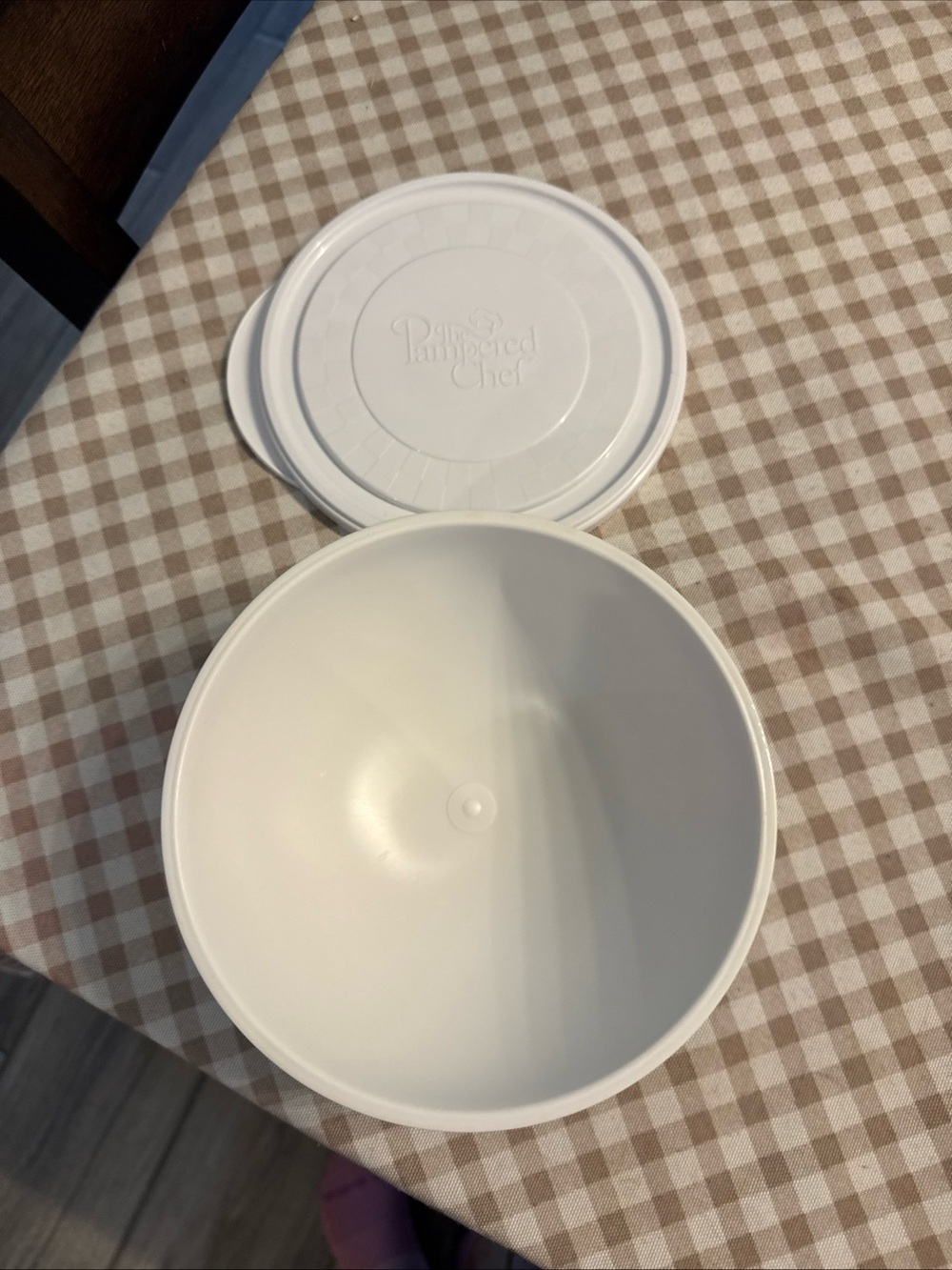 Pampered Chef White small chillzanne bowl